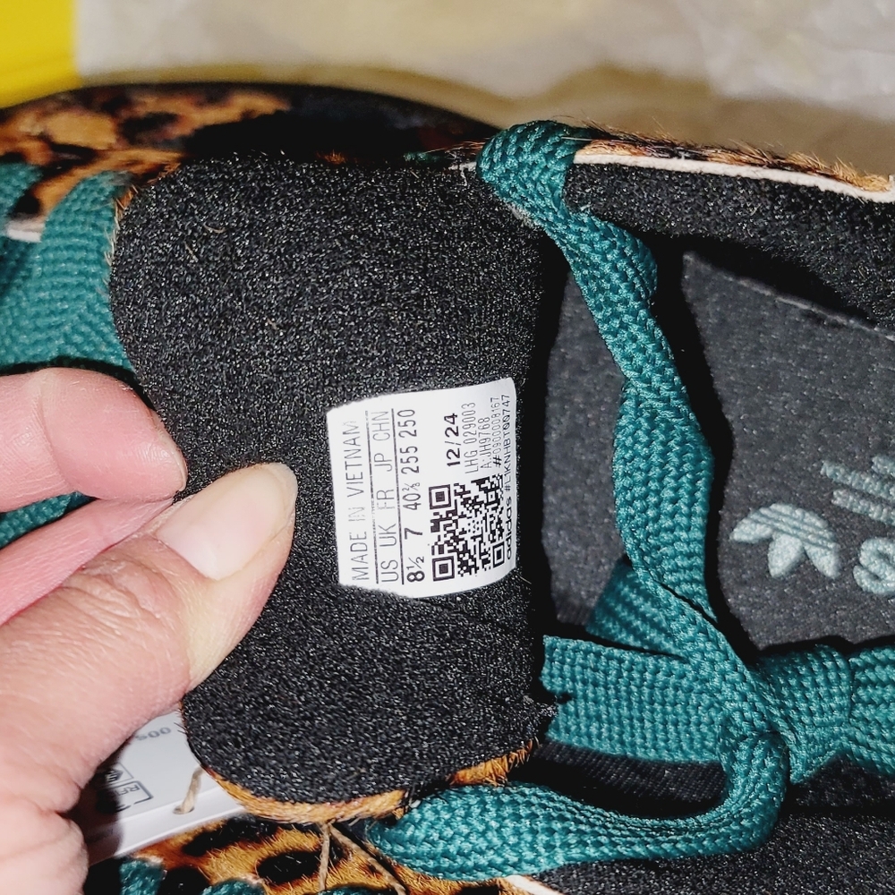 Adidas - Picture 6 of 11